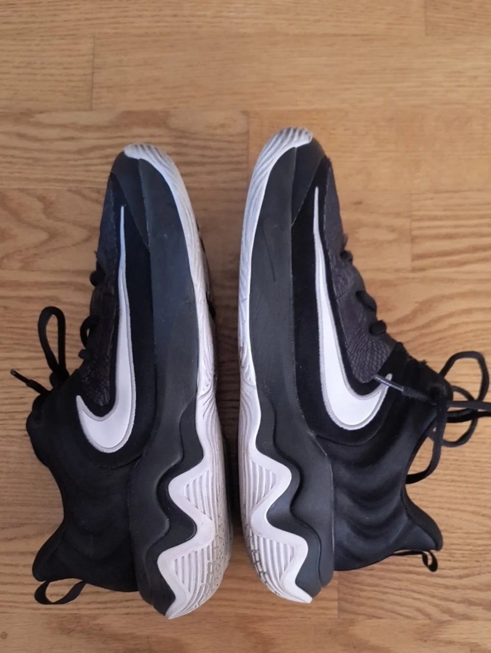 Nike Giannis Immortality Basketball Sneaker Show Size 6.5